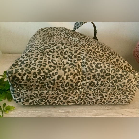 NWT ANTHROPOLOGIE LOVE KNOT SLOUCHY TOTE W/POUCH - Picture 6 of 11